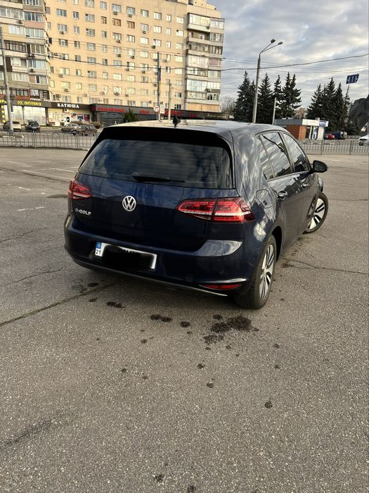 Продам Volkswagen E-Golf 2014 года 24 квт