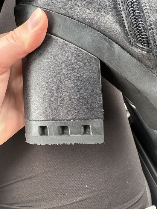 Зимові чоботи на каблуку