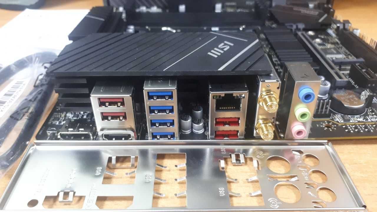 Материнська плата MSI PRO B650M-A WIFI