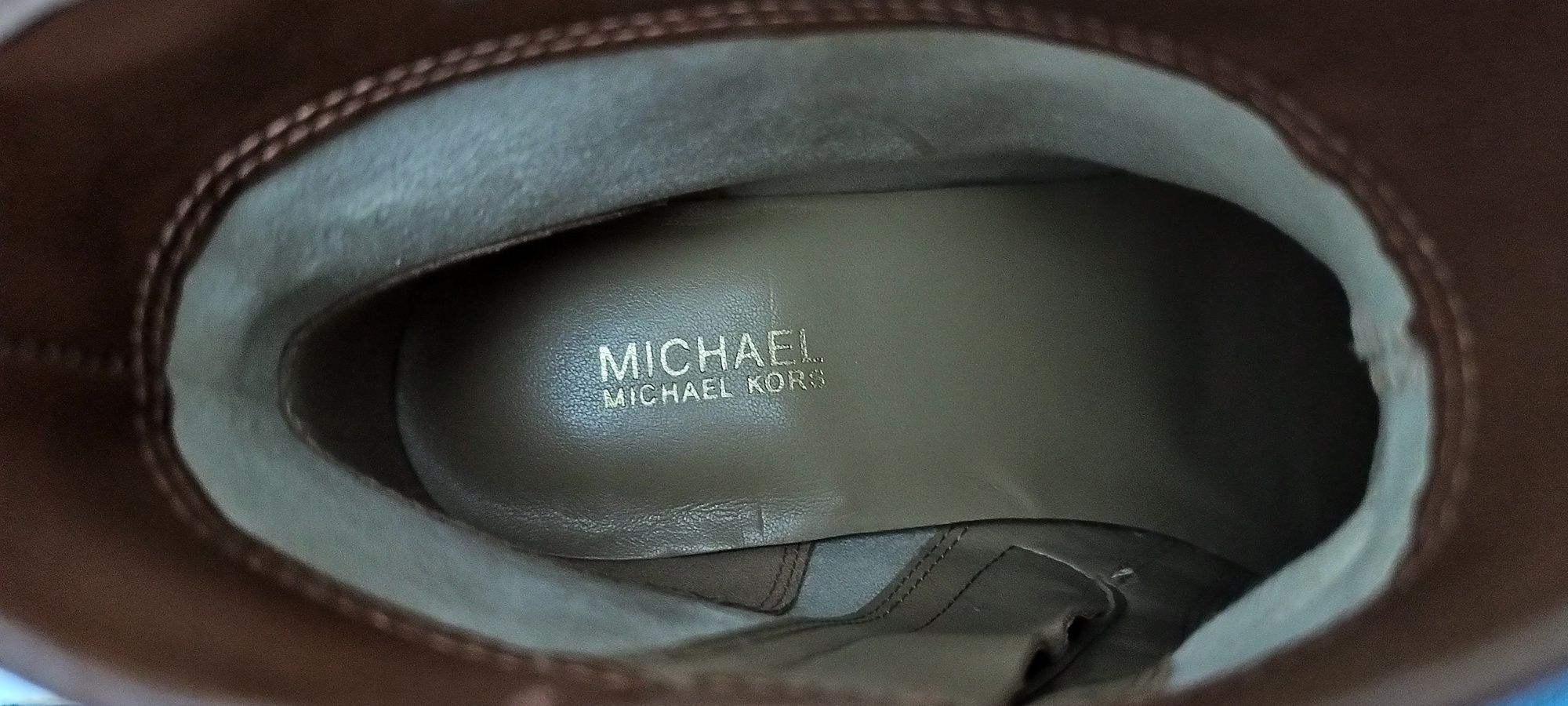 Michael Kors, botas pelo tornozelo