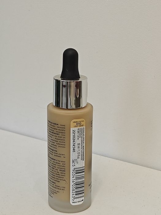 Eveline Liquid Control - podkład z niacynamidem - 010 light beige