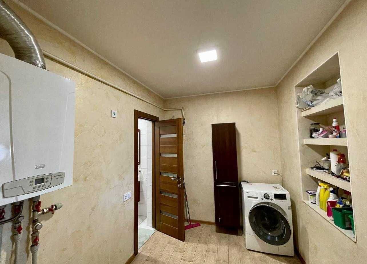 № 12565 - Будинок на початку с. Глибочиця, 237 м2, ділянка - 14 сот