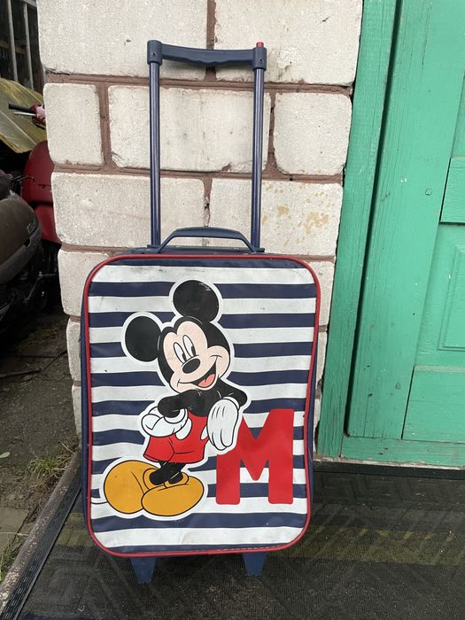 Продам дитячу валізу на колесах для подорожей