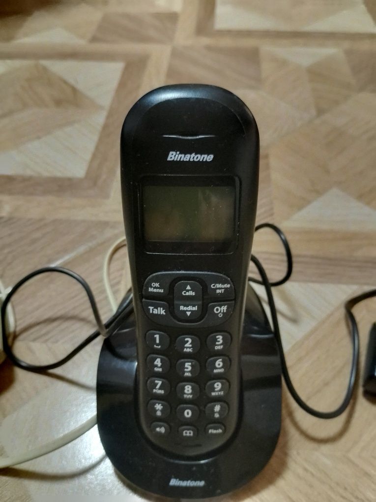 Telefon stacjonarny Binatone.