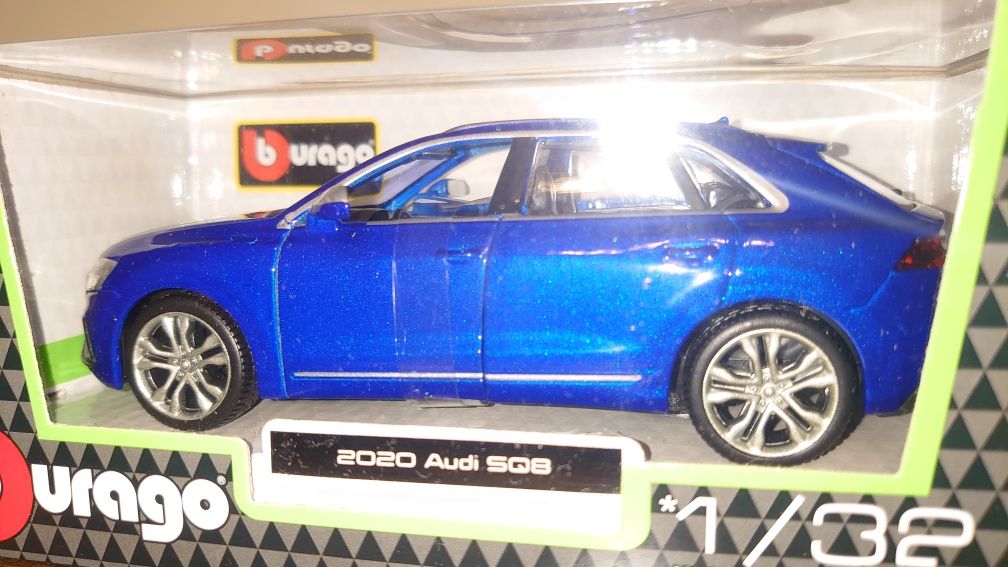 Bburago Audi RSQ8, 1:32 Burago.