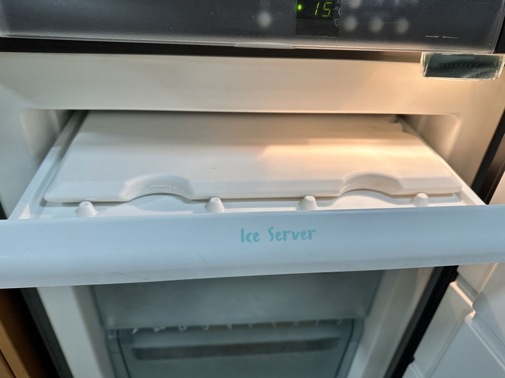 Arca vertical electrolux EUC2500X