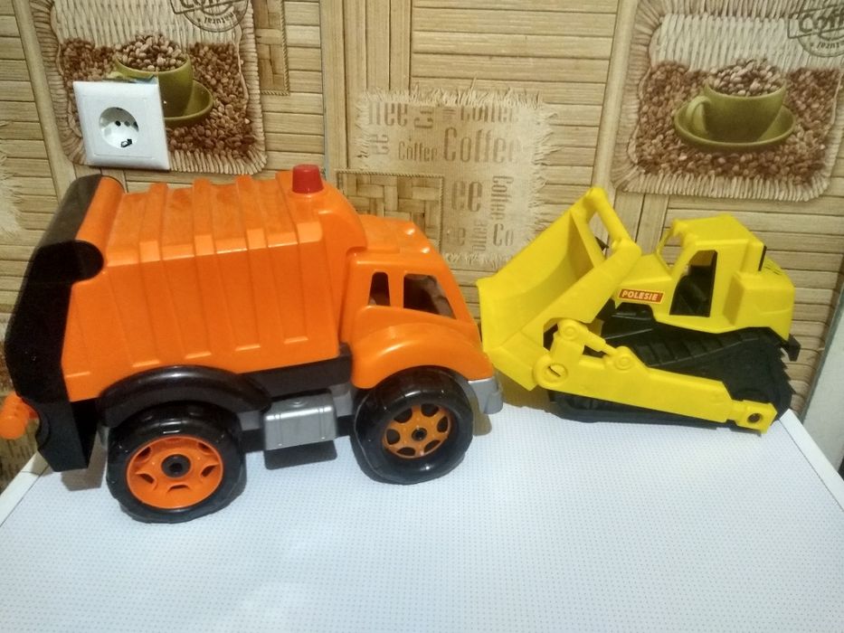 Две большие машины одним лотом