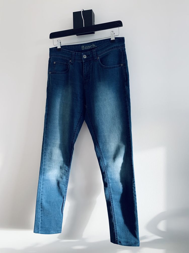 Jeansy spodnie klasyczne proste Bench