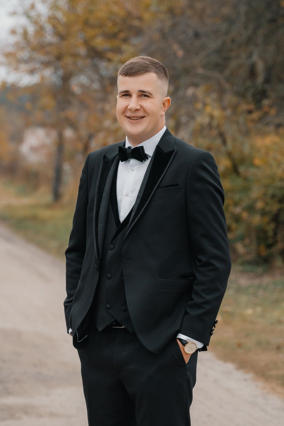 Весільний костюм