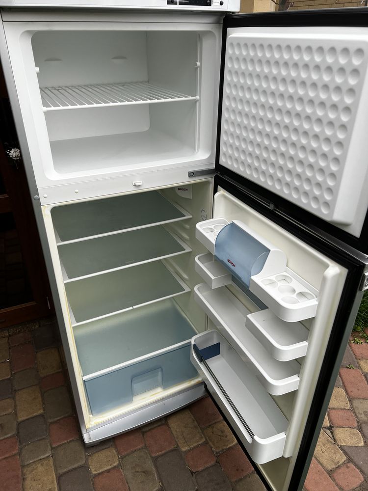 Пролам холодильник в хорошем состоянии bosch привезен из гермарии