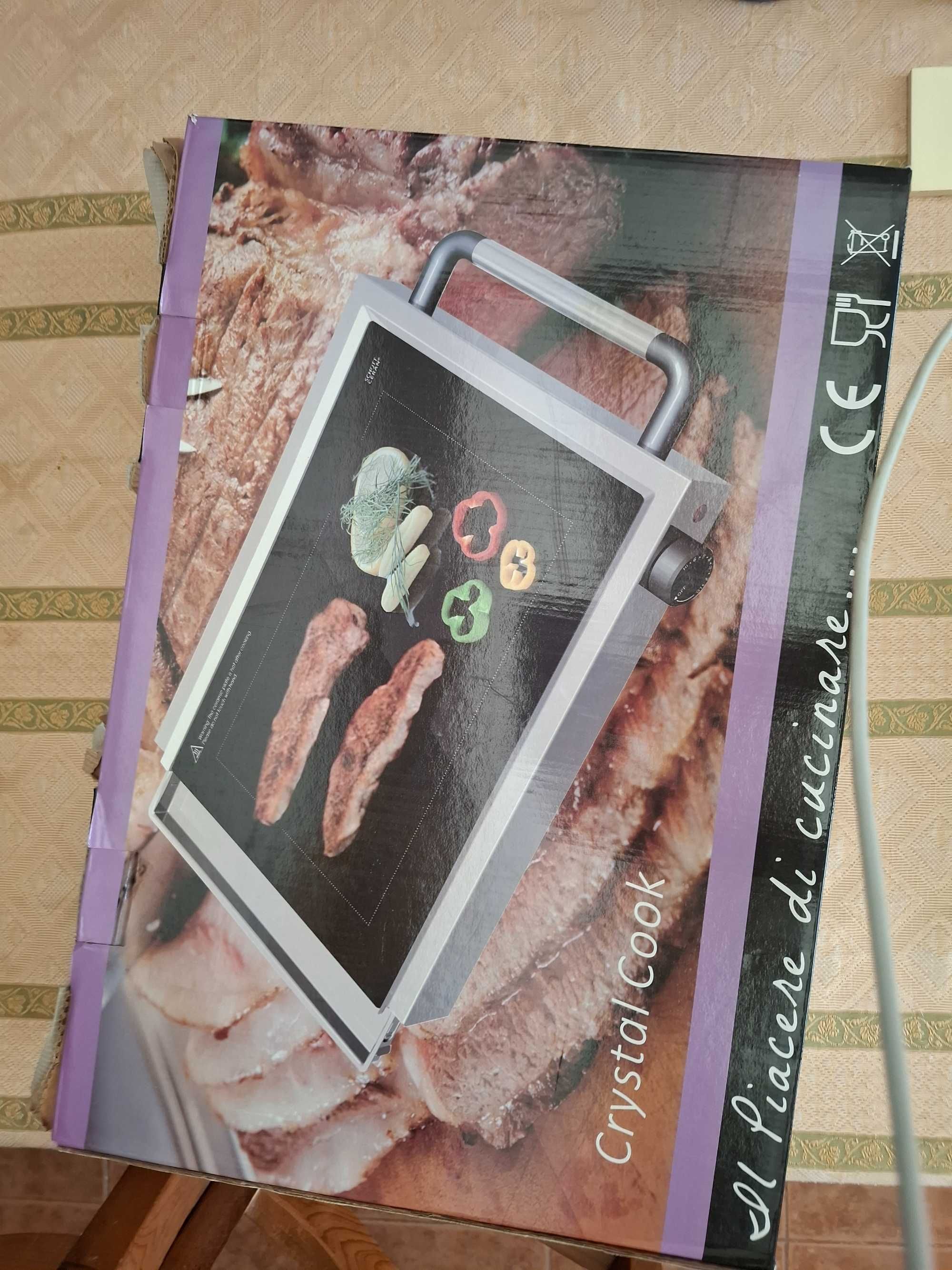 Grelhador eléctrico de mesa em vidro.