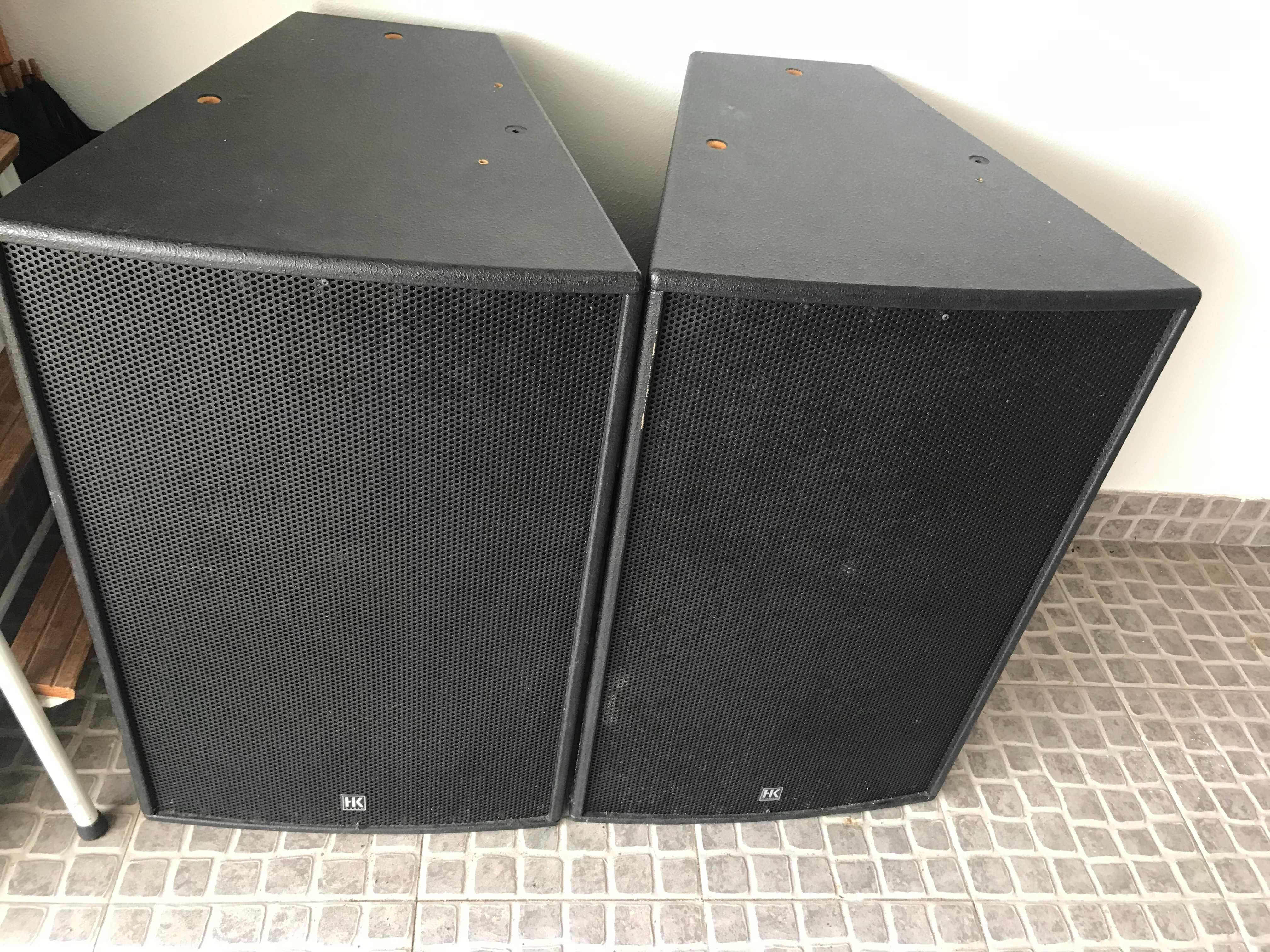 2 colunas de som HK 400 w cada