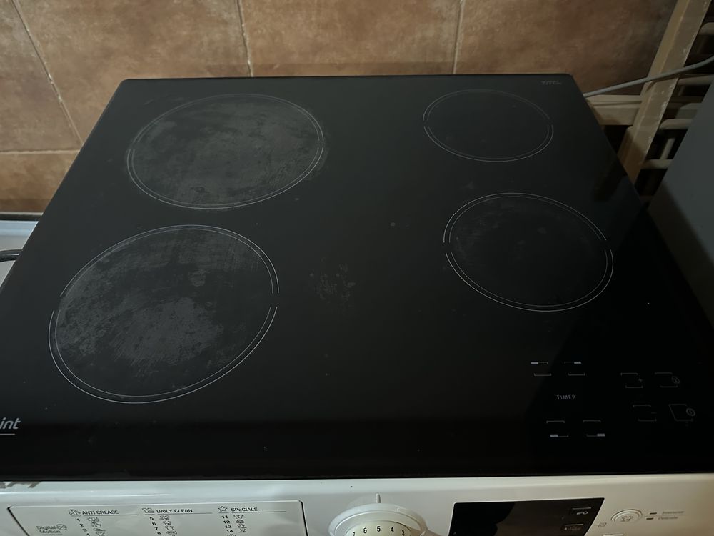 Placa de indução Hotpoint 4 zonas — 1 ano de uso, em ótimo estado