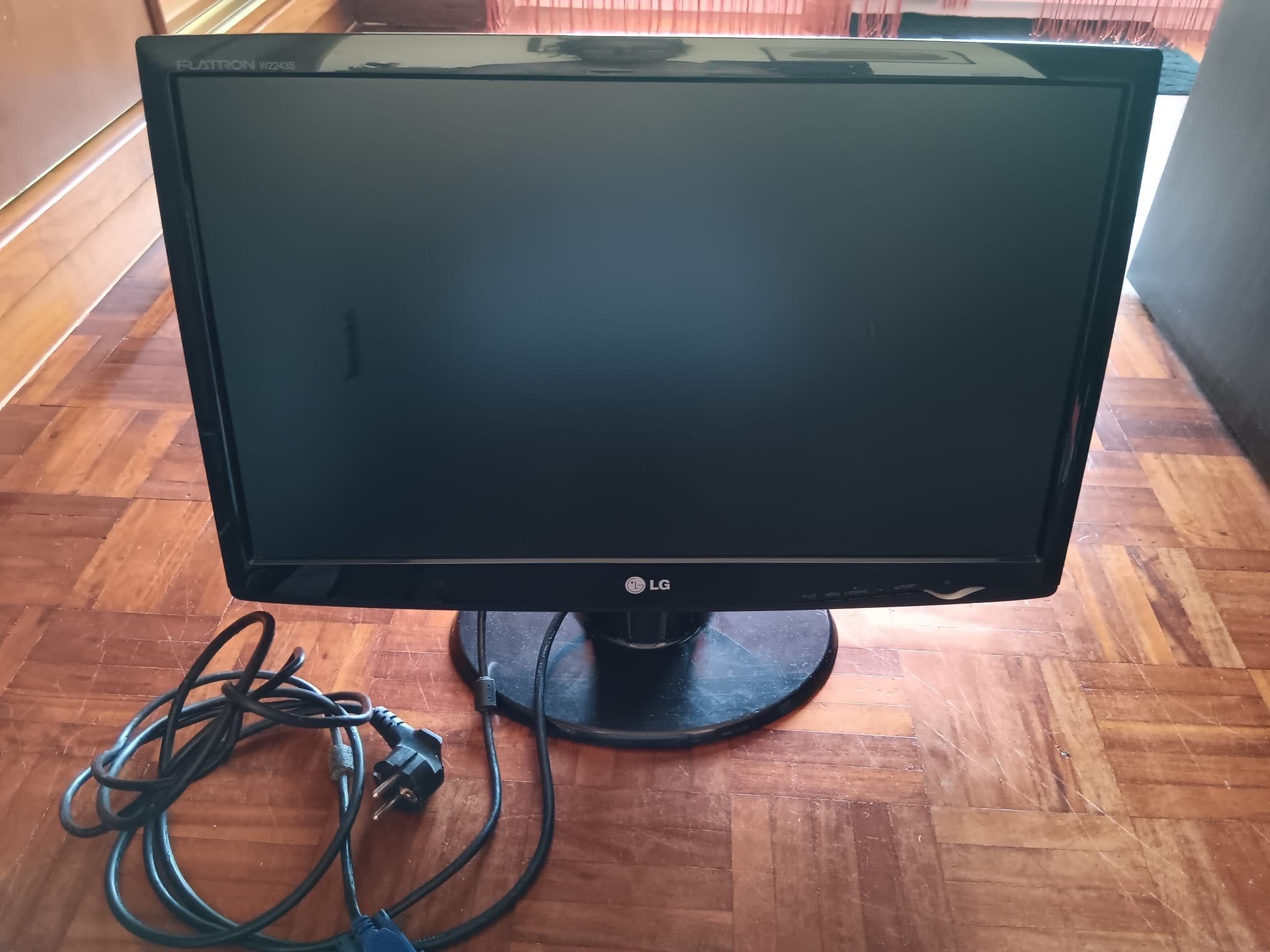 Monitor pc LG + teclado microsoft