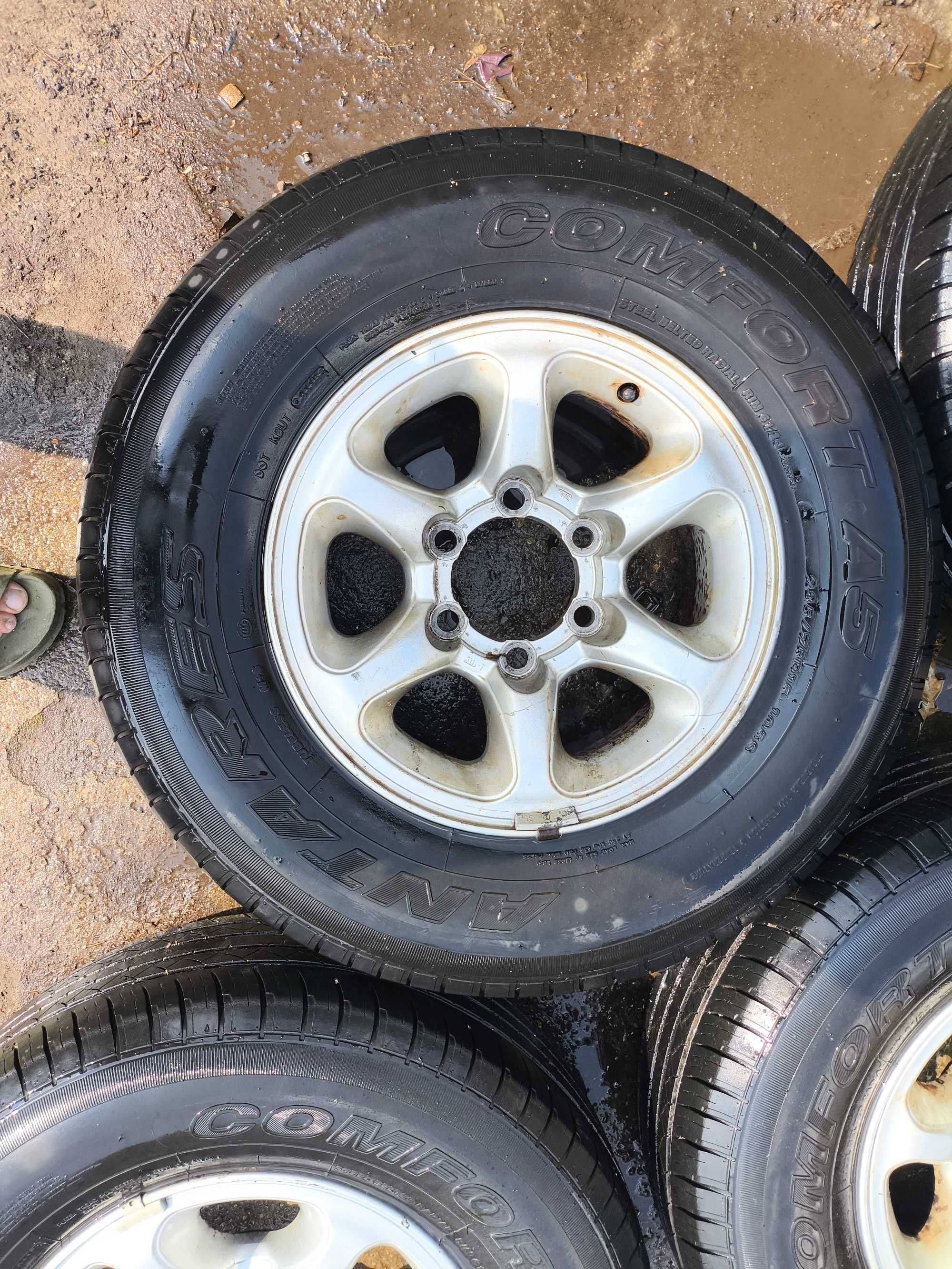 Felgi z oponami 265/70/15 Pajero L200