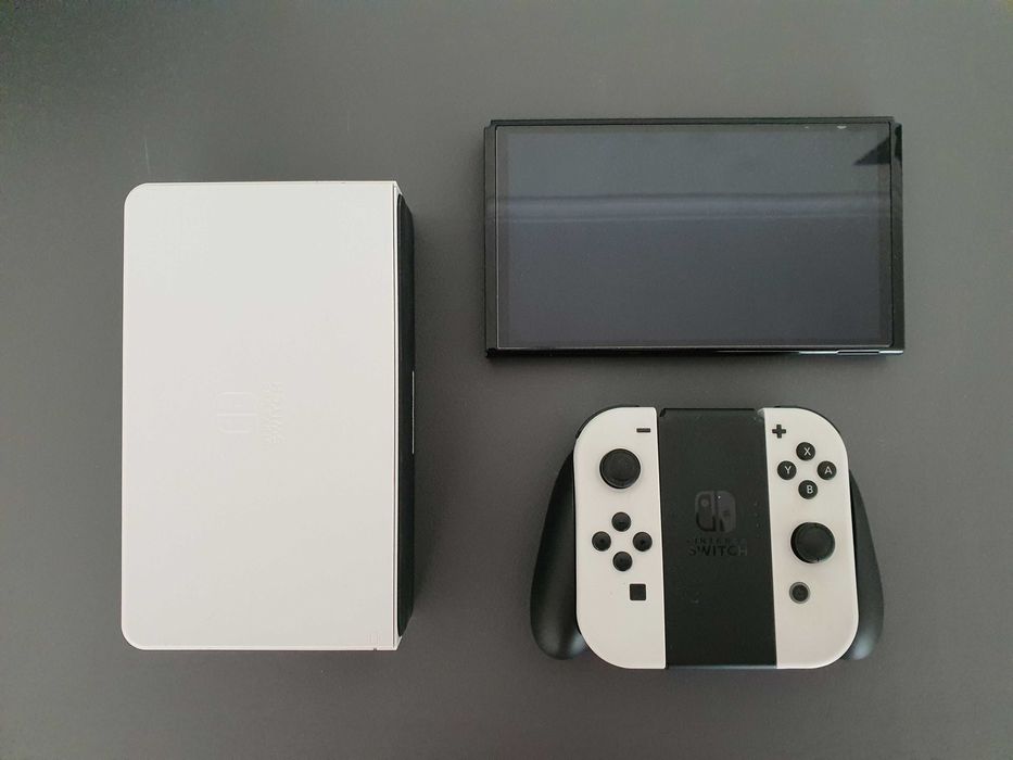 Nintendo Switch OLED + Travel Case Animal Crossing