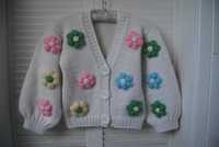Nowy gruby sweterek z kwiatami rękodzieło rozmiar 134-140 cm 9-10 lat