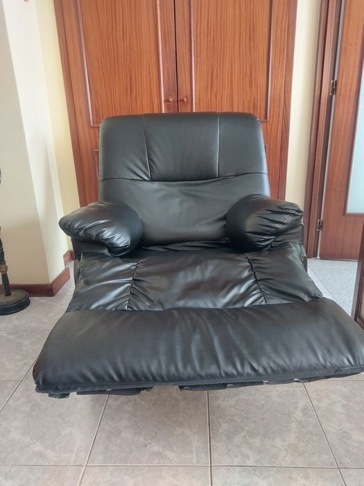 Vendo móvel sala jantar, secretária e Cadeirão relax(Para desocupar)