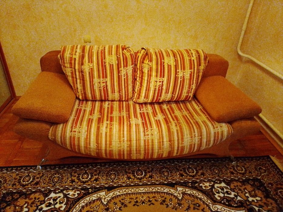 Диван на продажу б/у