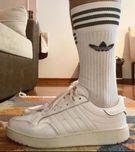 Sapatilha Adidas em pele