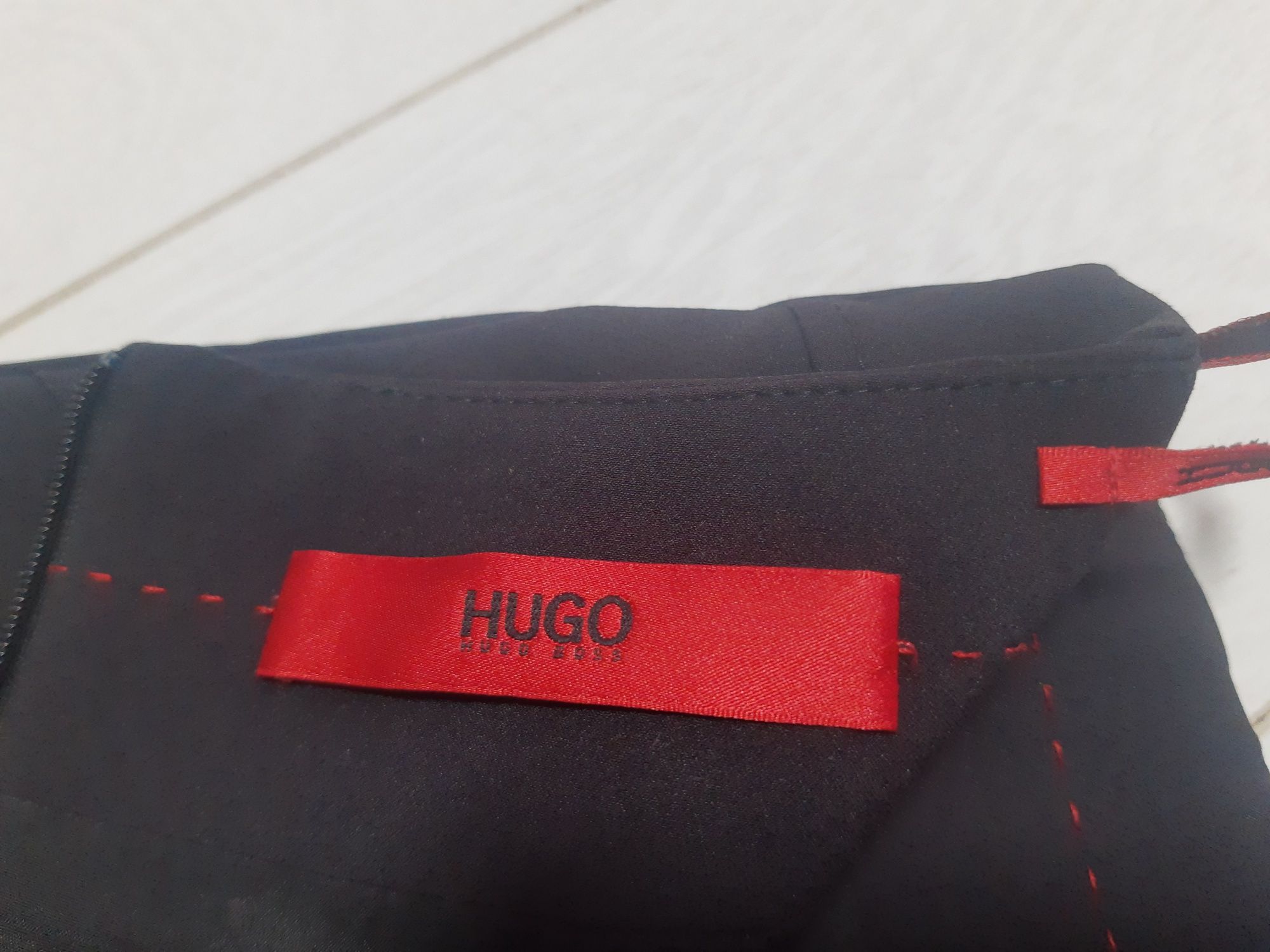 Czarna spódnica ołówkowa Hugo Boss, 38/M.