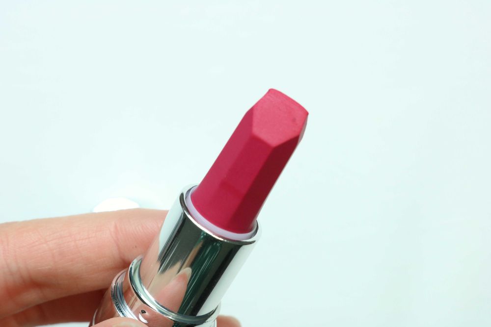 Avon Matte Legend szminka matowa Statement używana