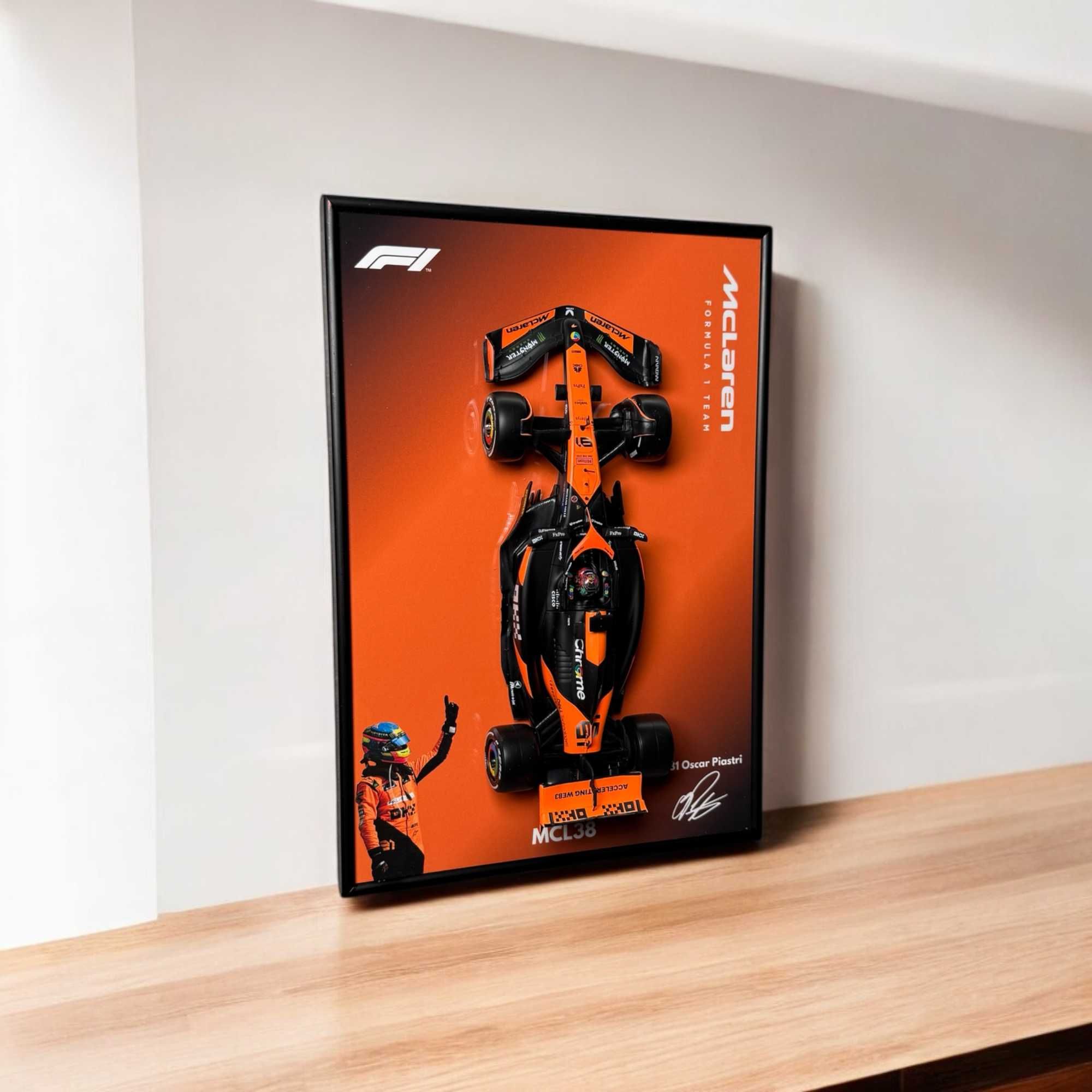 BBurago F1 30x21см (A4) McLaren MCL38 2024 - 1/24 #81 Oscar Piastri