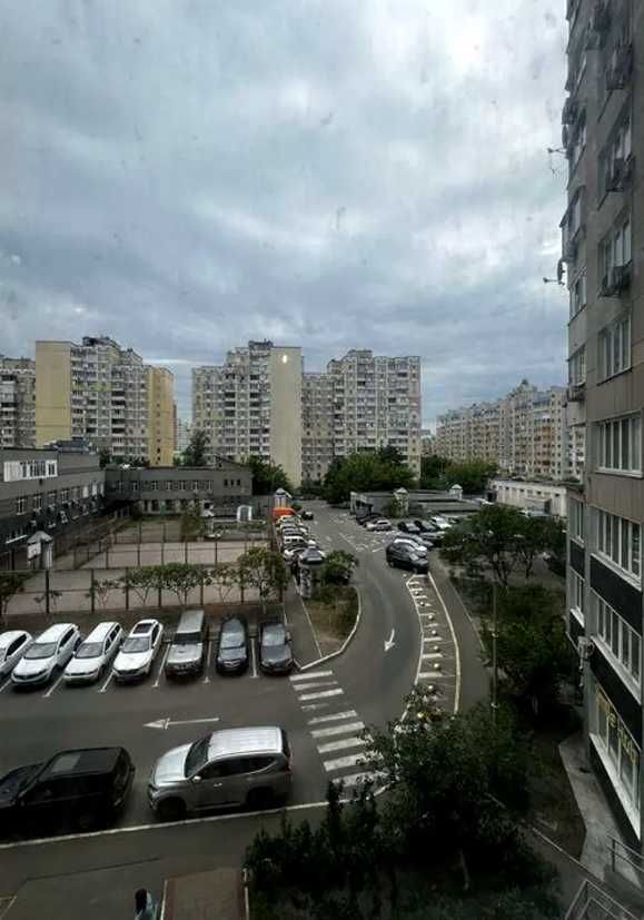 Продаж 2к. квартири. Срібнокыльська 1.