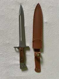 Noz Bayonet z pochwa