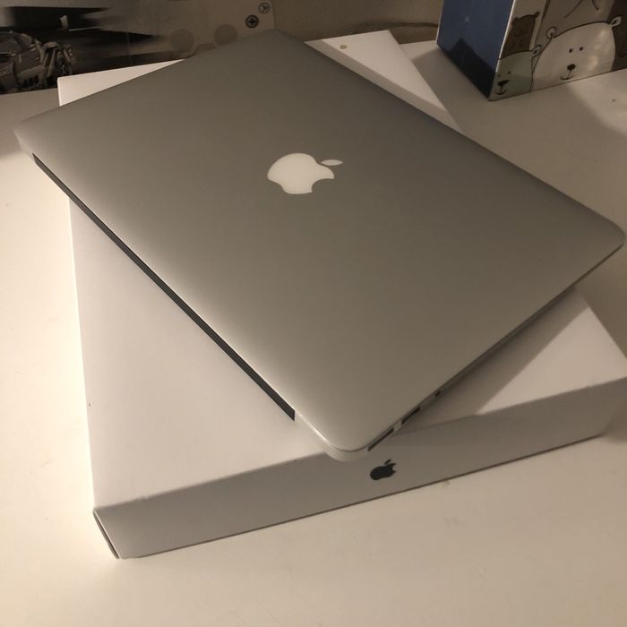 MacBook Air 13 (2014) i7, 8gbRAM, 250gb SSD