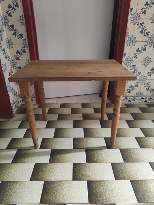 Mesa de Madeira de Apoio