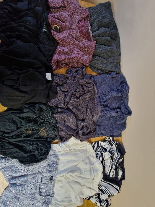 Paka ubrań damskich.