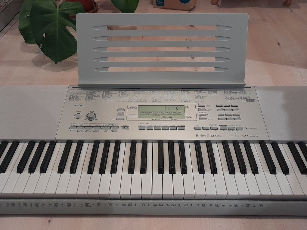 Keyboard casio LK-280