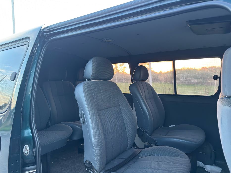 Toyota Hiace 2010р