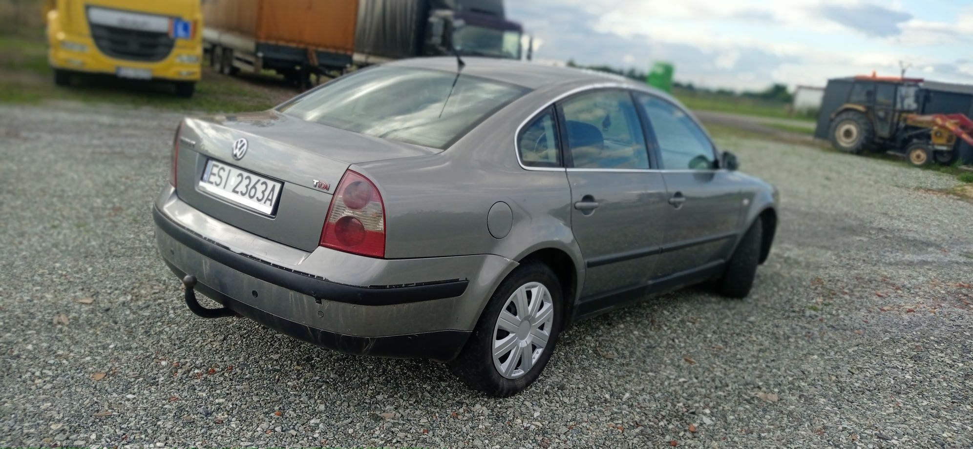 Volkswagen Passat sedan 1.9 TDI ! długie opłaty ! hak ! ele szyby !