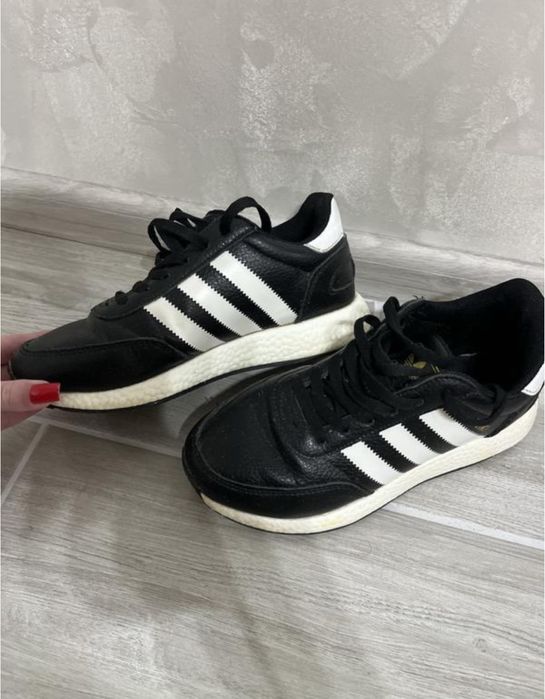 Кросівки Adidas Iniki