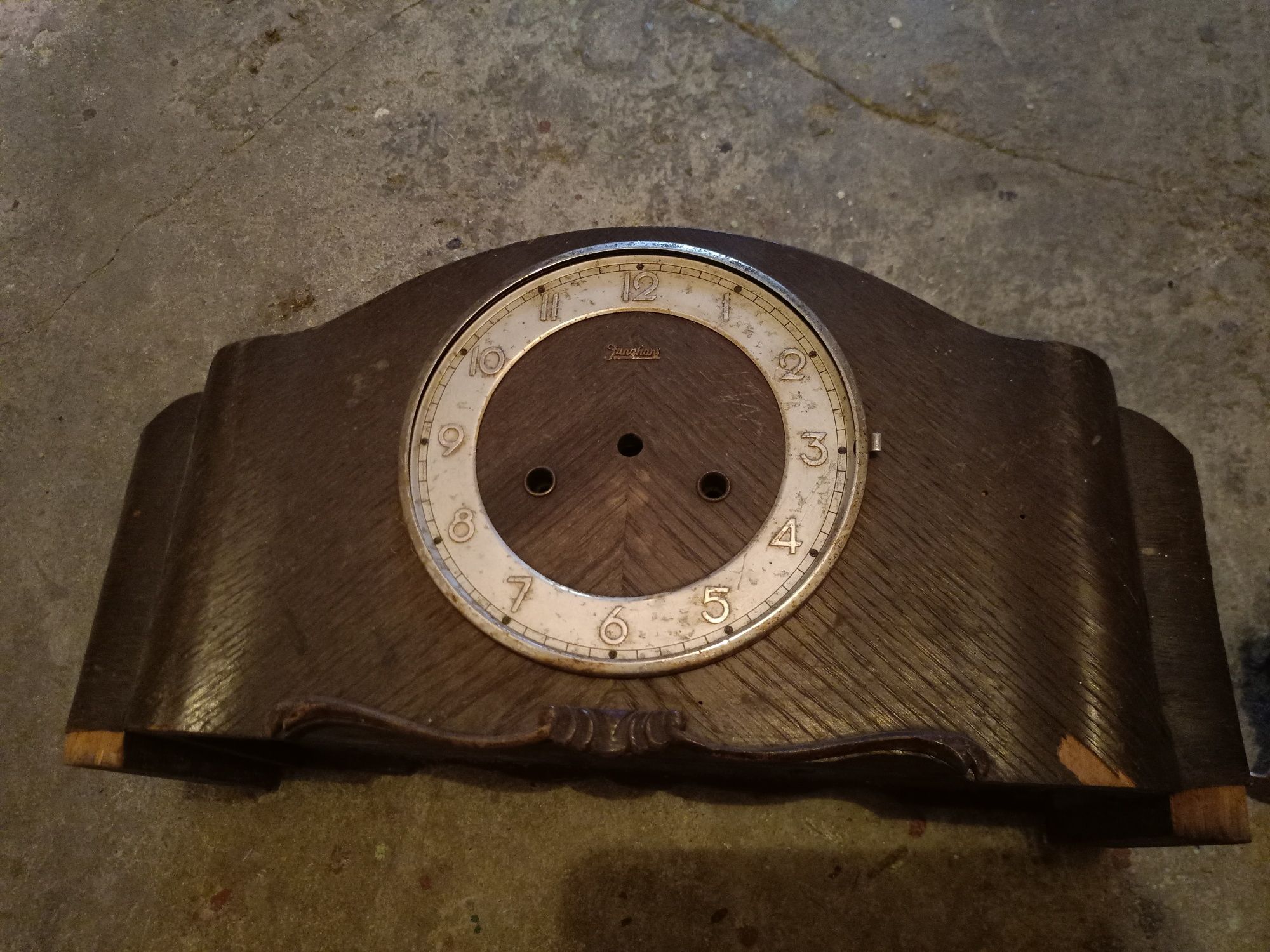 Skrzynka do zegarów mechanizmem