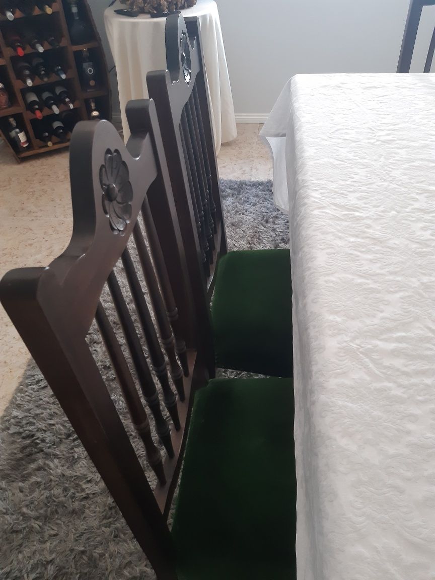 Mesa com 6 cadeiras