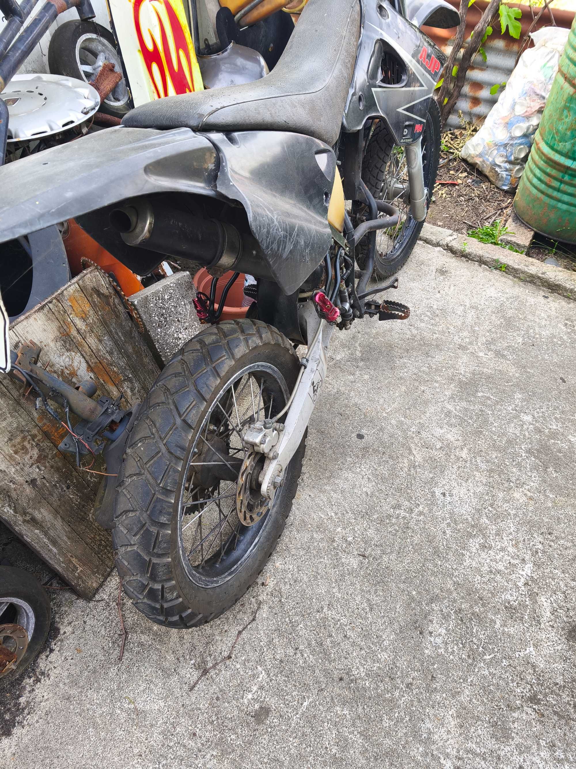 Vendo moto ajp 125
