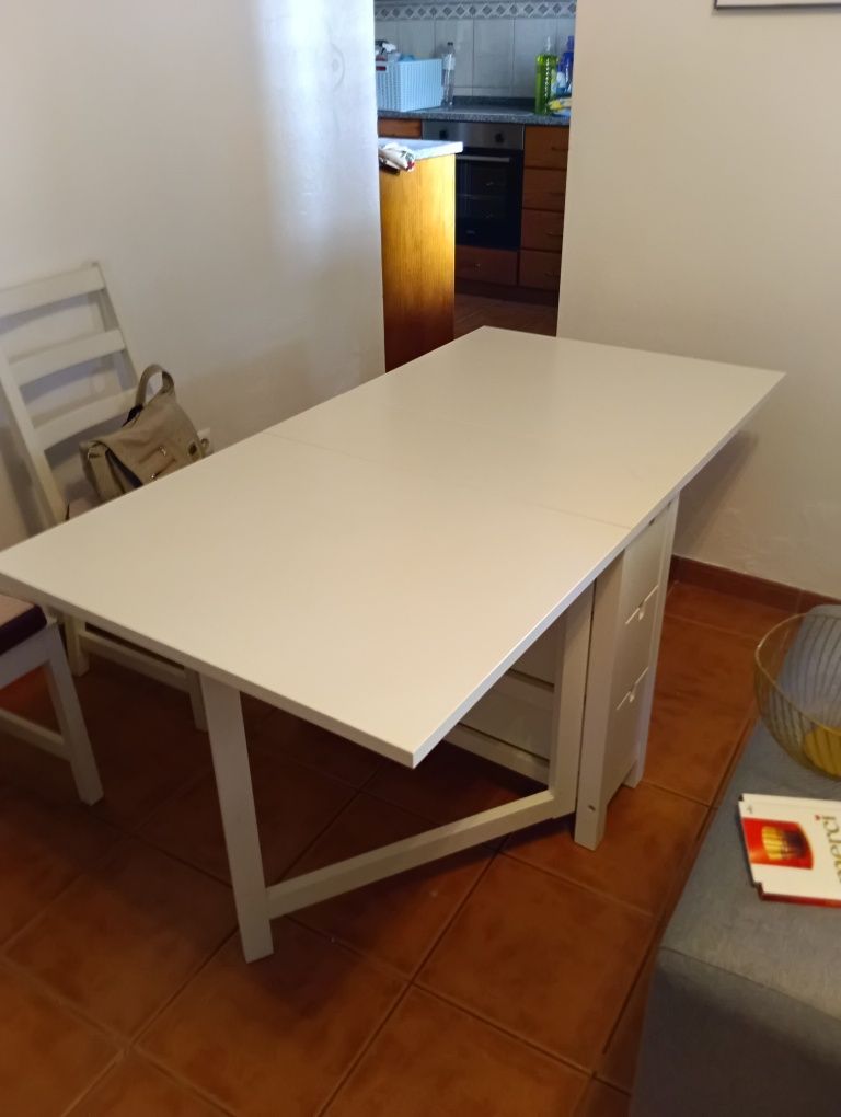 Conjunto mesa com abas e 2 cadeiras