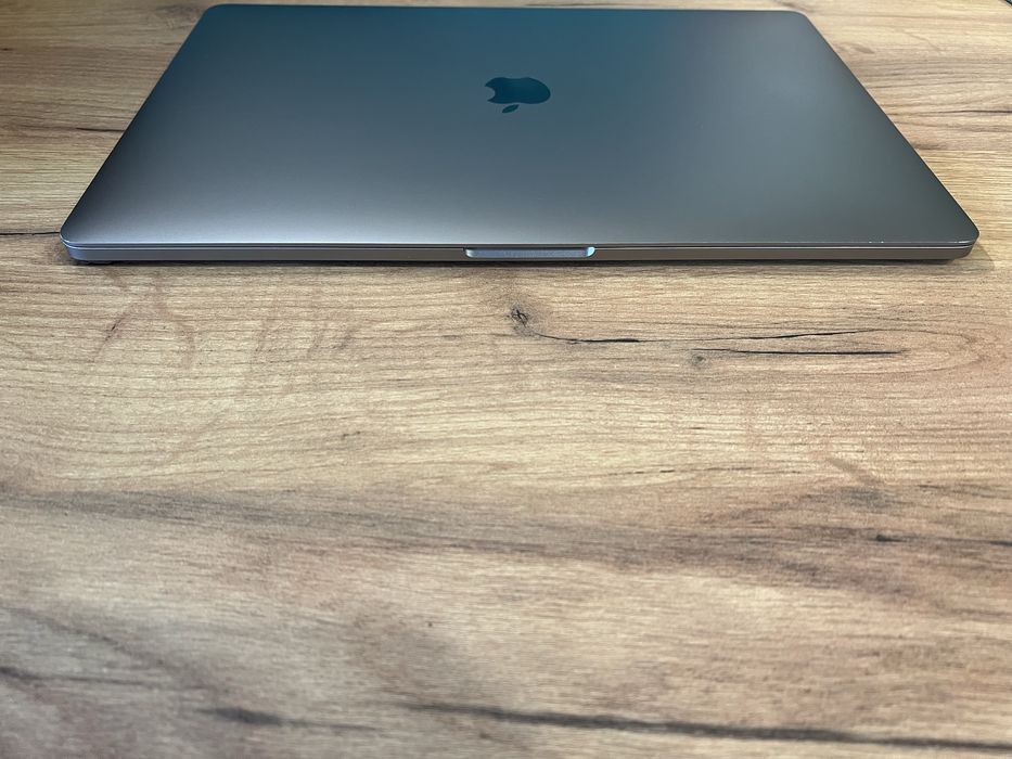 Apple Macbook Pro 15’6 2019 i9-9880H/16/512/Radeon 560X 4GB