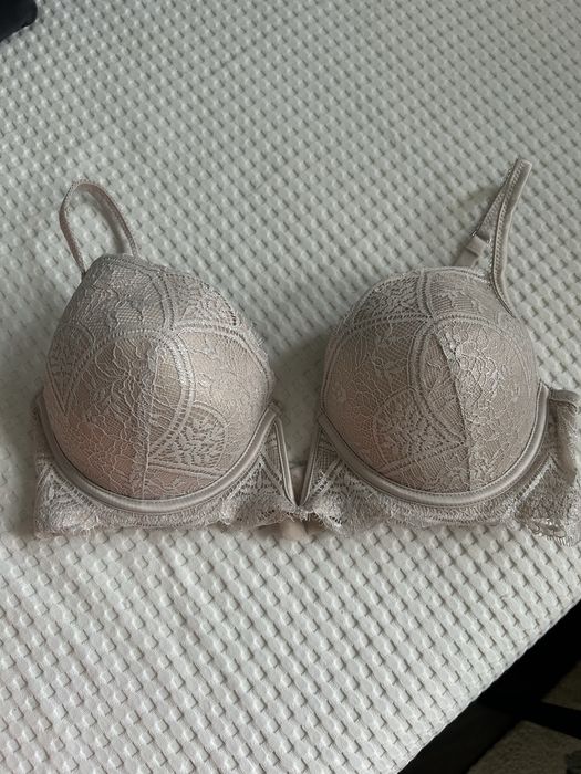 Beżowy biustonosz koronka 85D