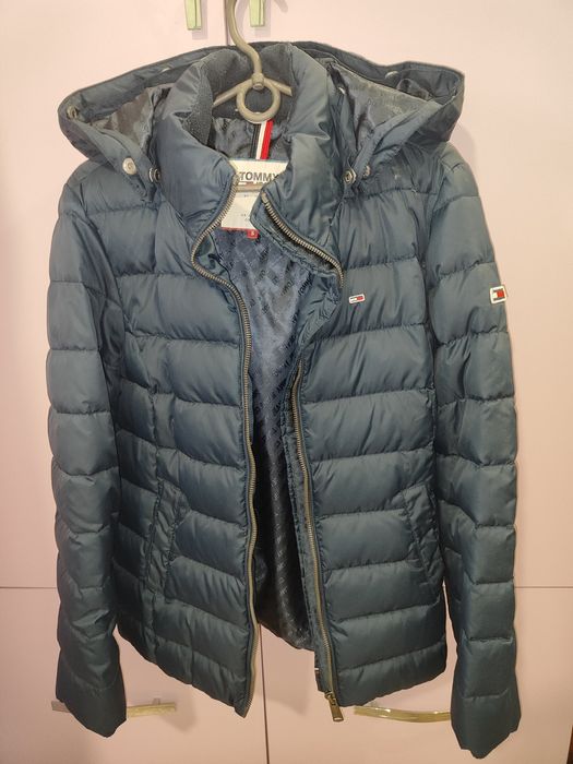 Продам бу куртку на пуху, Томми, на капюшоні хутро відчутне, розмір С.