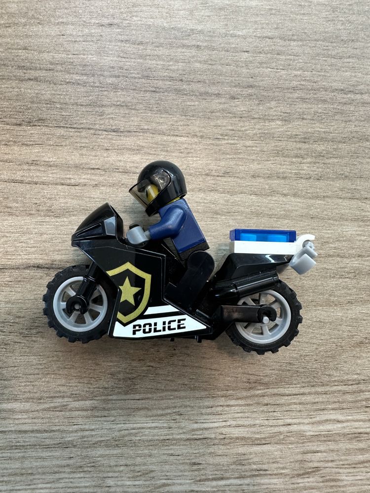 LEGO City, klocki Policyjny Konwój Więzienny, 60276