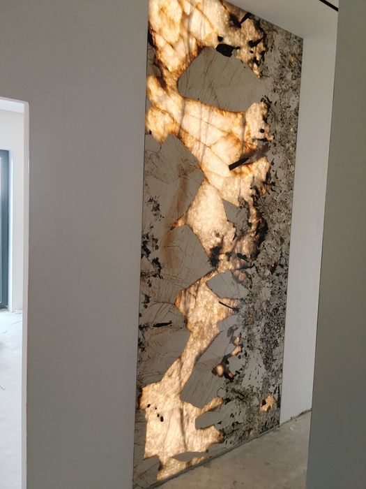 Blaty kuchenne, schody, oraz kominki z granitu, konglomeratu , spieku