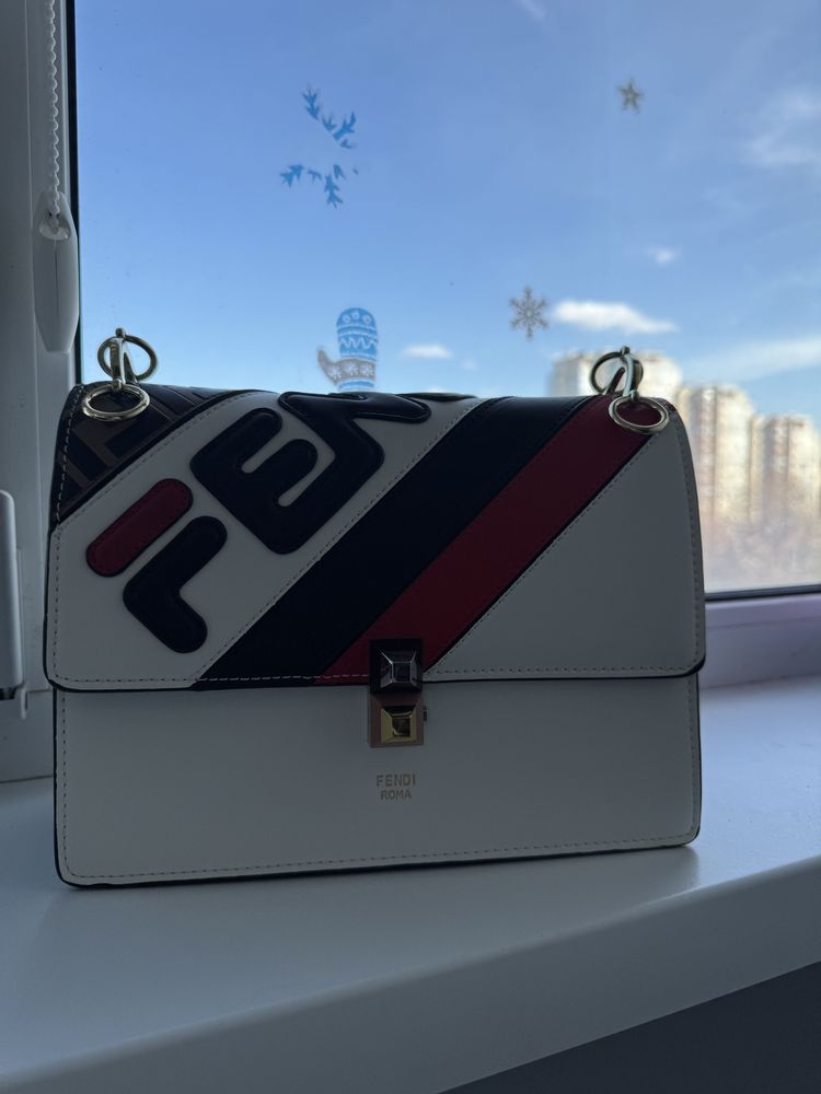 Сумочка бренду Fendi