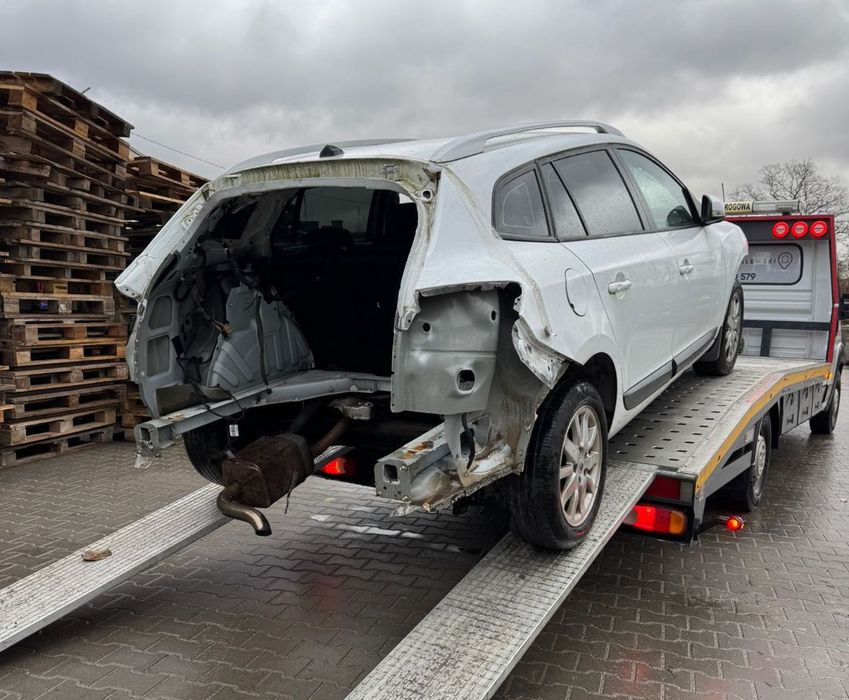 Renault Megane 3 Kombi części kasta na części próg słupek ćwiartka