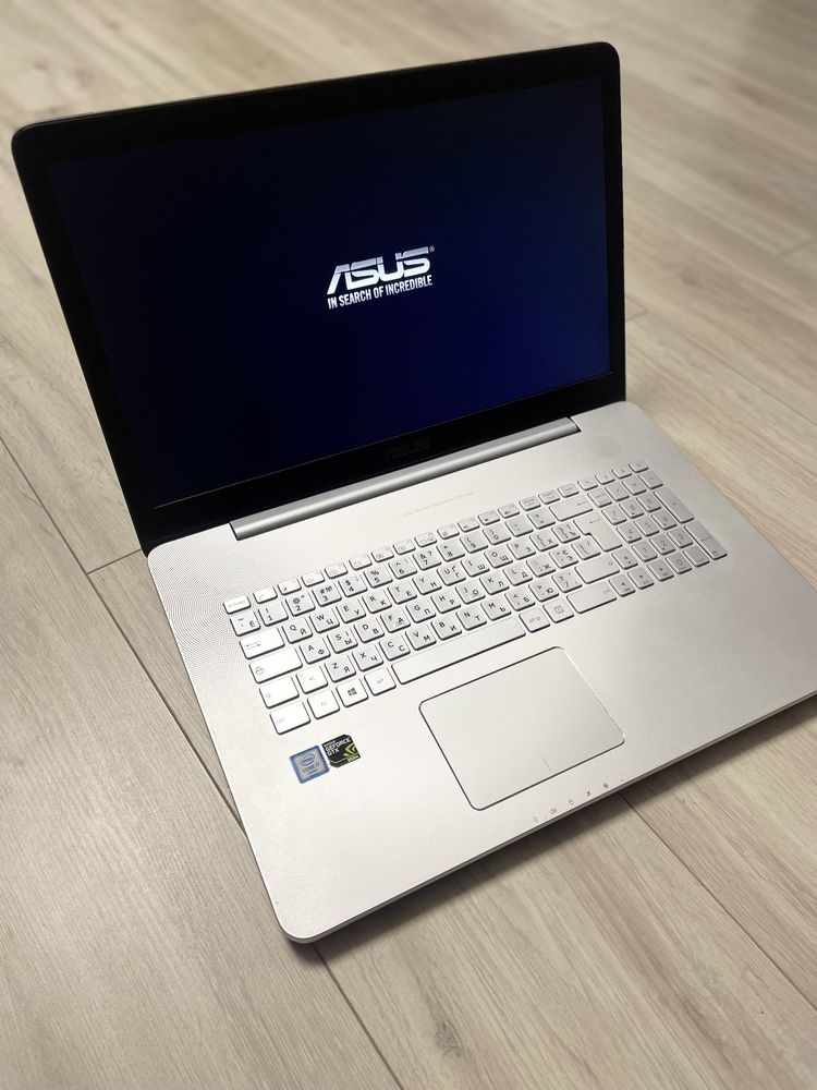 Ноутбук Asus 17.3