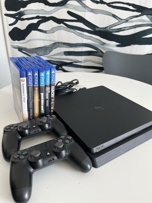 PS4 Slim 500GB.