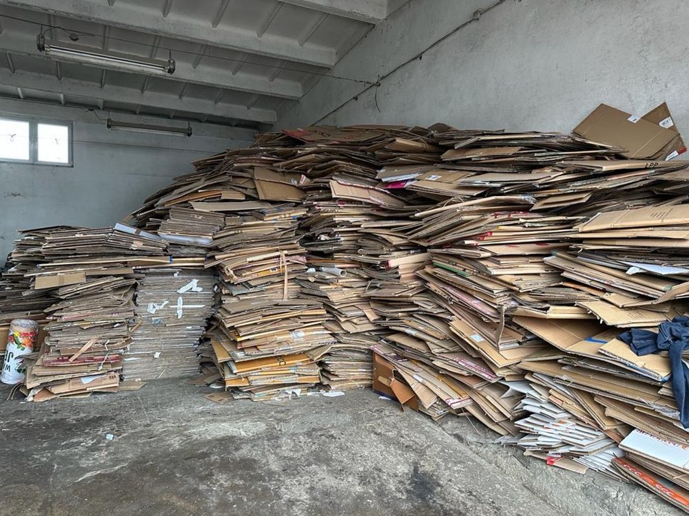 Kartony z recyklingu .
